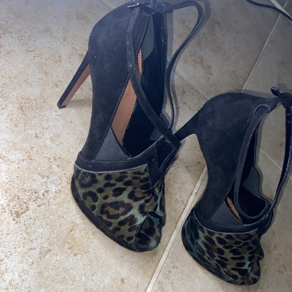 NWOB ALAIA Pony-Style Calfskin Sandals in Multicolor - Picture 4 of 6